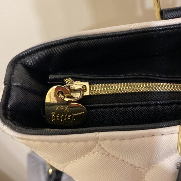Betsey Johnson Black and White Tote Handbag with Quilted Pvc And Gold Hardware - Picture 3 of 8